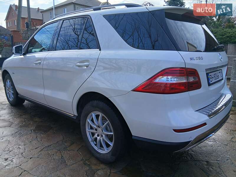 Позашляховик / Кросовер Mercedes-Benz M-Class 2012 в Южному