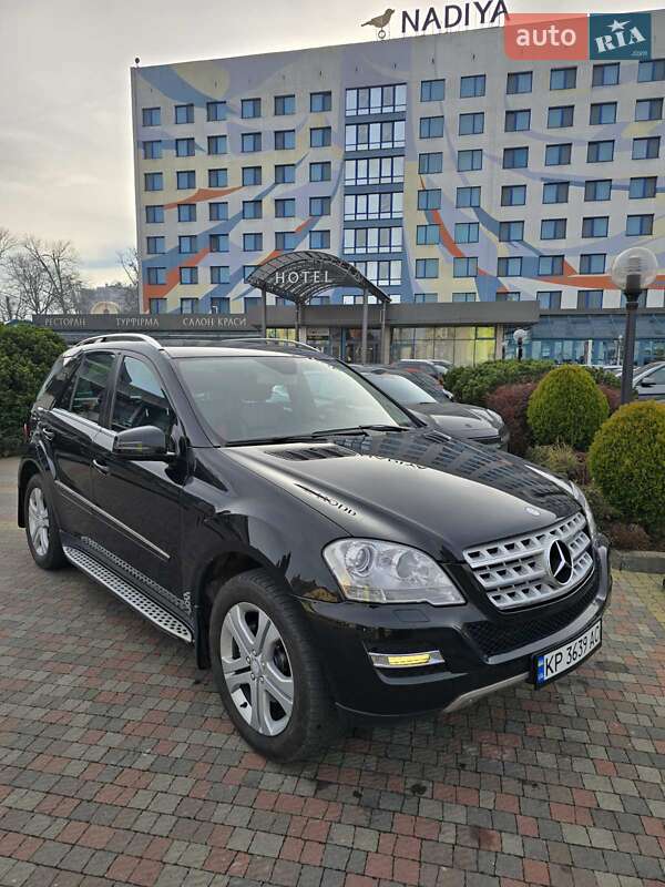Mercedes-Benz M-Class 2011