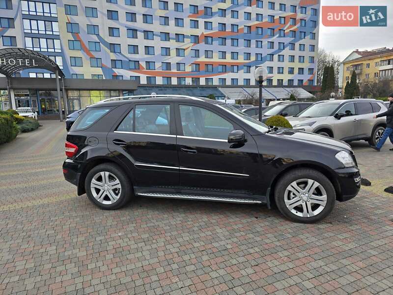 Внедорожник / Кроссовер Mercedes-Benz M-Class 2011 в Ивано-Франковске