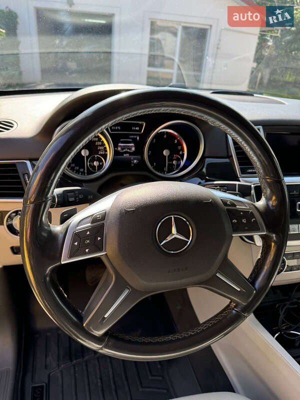 Внедорожник / Кроссовер Mercedes-Benz M-Class 2014 в Бродах