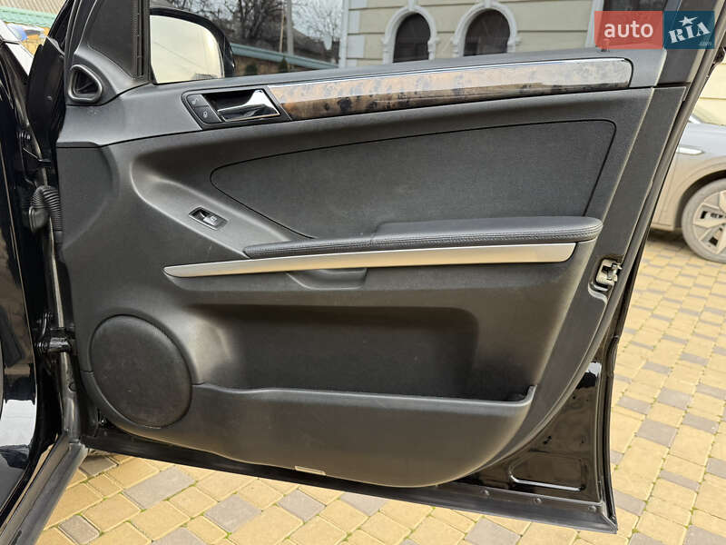 Внедорожник / Кроссовер Mercedes-Benz M-Class 2006 в Могилев-Подольске фото 12 Внедорожник / Кроссовер Mercedes-Benz M-Class 2006 в Могилев-Подольске