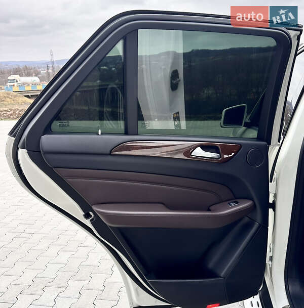 Внедорожник / Кроссовер Mercedes-Benz M-Class 2012 в Черновцах