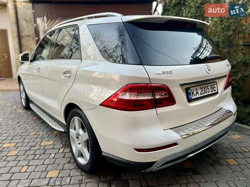Внедорожник / Кроссовер Mercedes-Benz M-Class 2011 в Буче