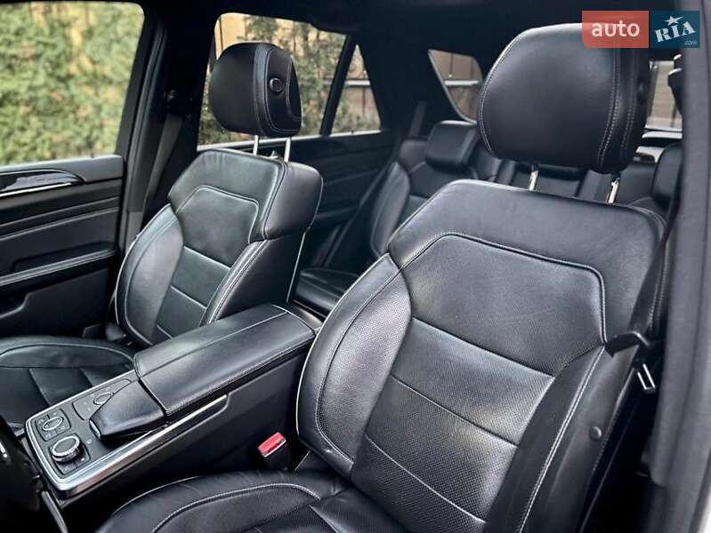 Внедорожник / Кроссовер Mercedes-Benz M-Class 2011 в Буче