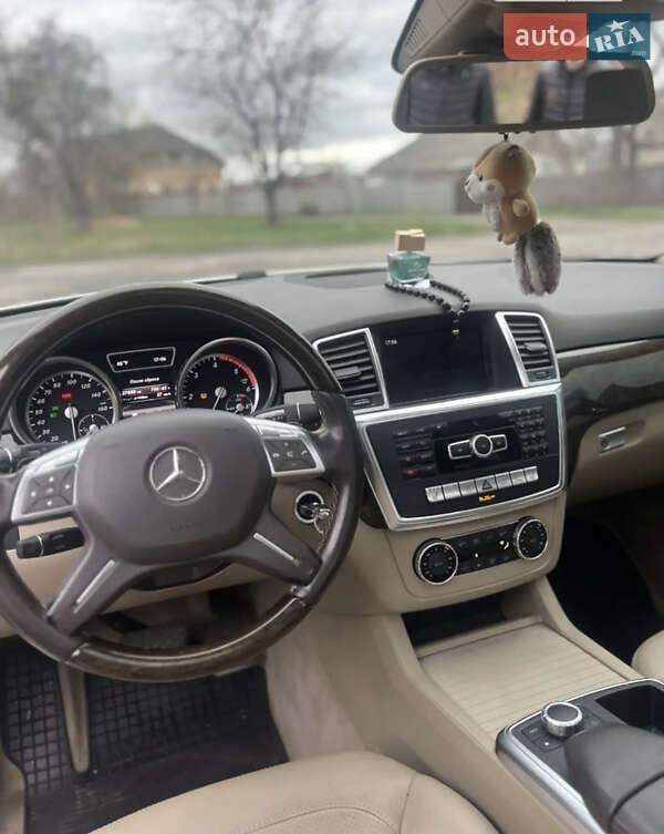 Внедорожник / Кроссовер Mercedes-Benz M-Class 2013 в Шполе