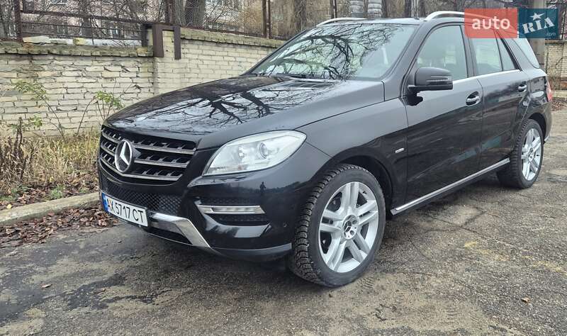 Внедорожник / Кроссовер Mercedes-Benz M-Class 2012 в Солоницевке
