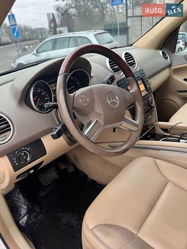 Внедорожник / Кроссовер Mercedes-Benz M-Class 2010 в Ровно