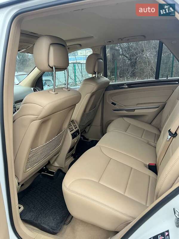 Внедорожник / Кроссовер Mercedes-Benz M-Class 2010 в Ровно