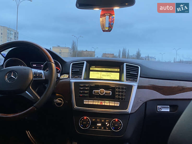 Внедорожник / Кроссовер Mercedes-Benz M-Class 2012 в Каменец-Подольском