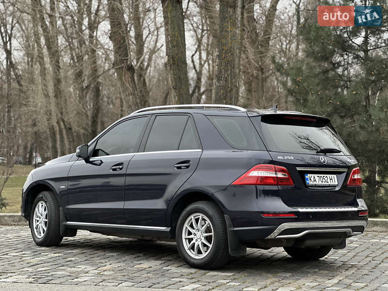 Внедорожник / Кроссовер Mercedes-Benz M-Class 2012 в Киеве фото 13 Внедорожник / Кроссовер Mercedes-Benz M-Class 2012 в Киеве