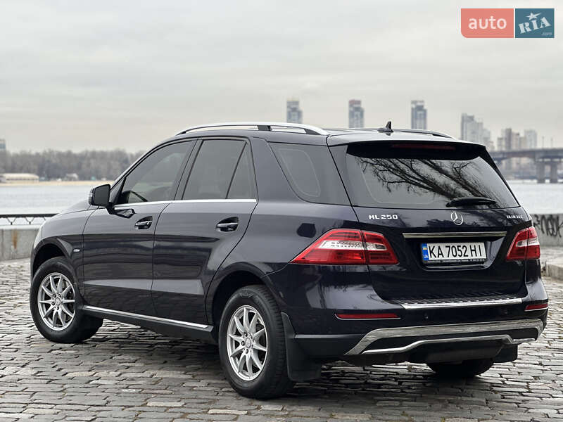 Внедорожник / Кроссовер Mercedes-Benz M-Class 2012 в Киеве фото 17 Внедорожник / Кроссовер Mercedes-Benz M-Class 2012 в Киеве