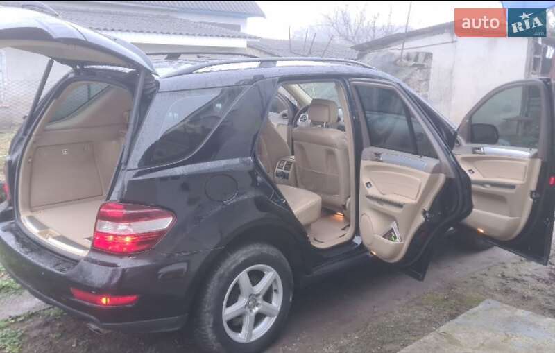 Позашляховик / Кросовер Mercedes-Benz M-Class 2009 в Чернівцях