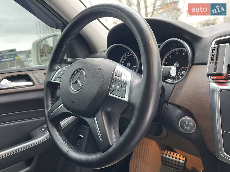 Позашляховик / Кросовер Mercedes-Benz M-Class 2014 в Фастові