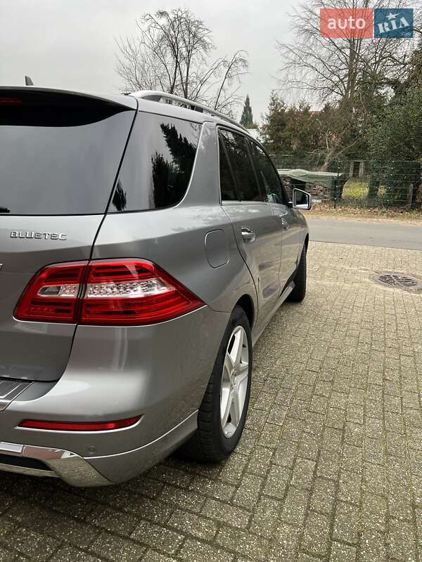 Внедорожник / Кроссовер Mercedes-Benz M-Class 2015 в Днепре