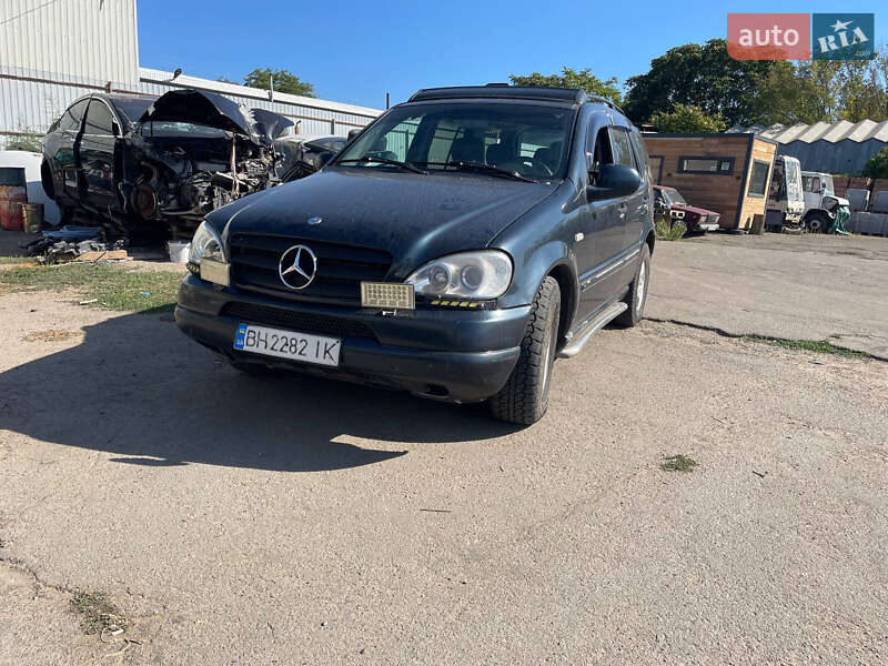 Mercedes-Benz M-Class 2000