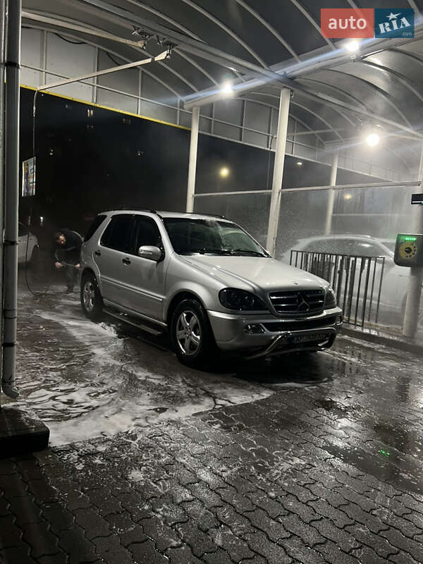 Mercedes-Benz M-Class 2002