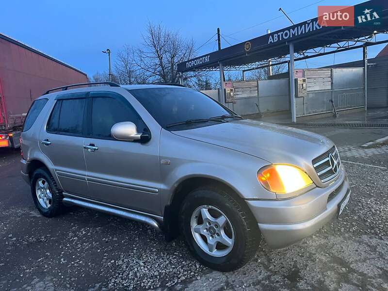 Mercedes-Benz M-Class 2000