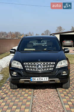 Внедорожник / Кроссовер Mercedes-Benz M-Class 2009 в Вараше