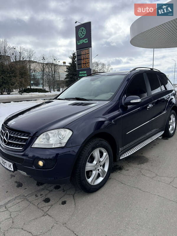 Mercedes-Benz M-Class 2005