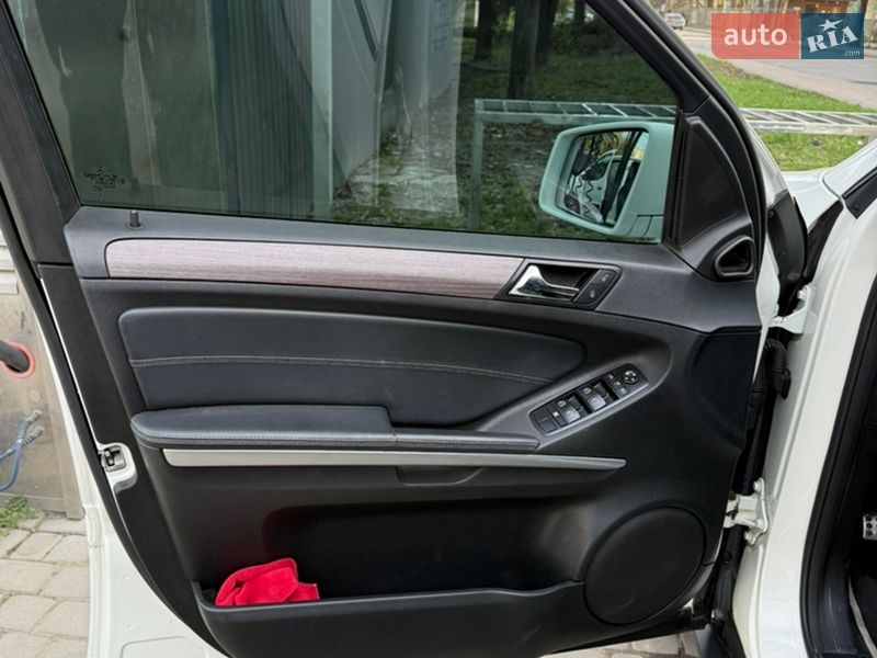 Внедорожник / Кроссовер Mercedes-Benz M-Class 2010 в Ивано-Франковске