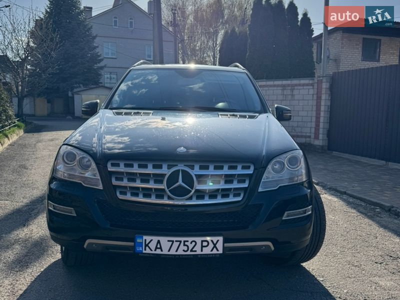Внедорожник / Кроссовер Mercedes-Benz M-Class 2010 в Киеве