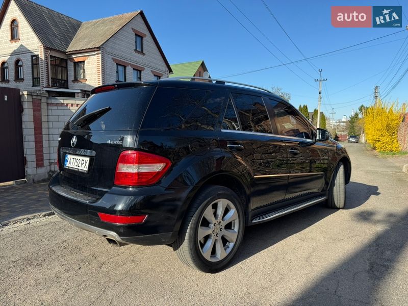 Внедорожник / Кроссовер Mercedes-Benz M-Class 2010 в Киеве