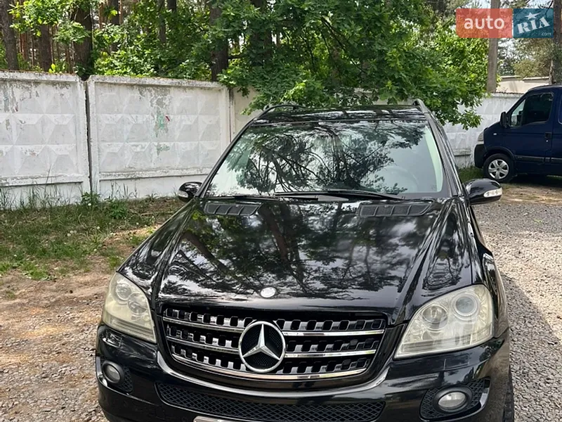Mercedes-Benz M-Class 2005