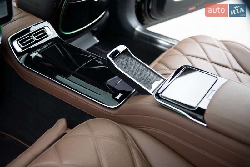 Седан Mercedes-Benz Maybach 2022 в Мукачево