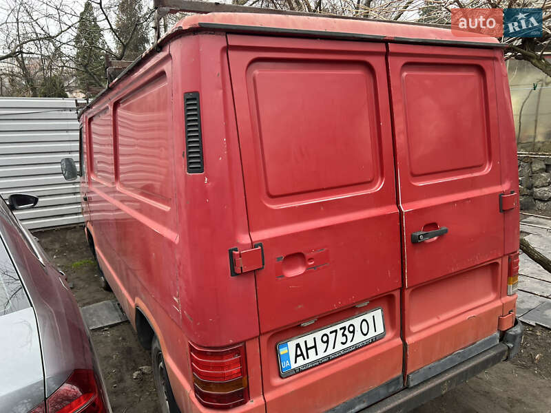Вантажний фургон Mercedes-Benz MB-Class 1995 в Дніпрі