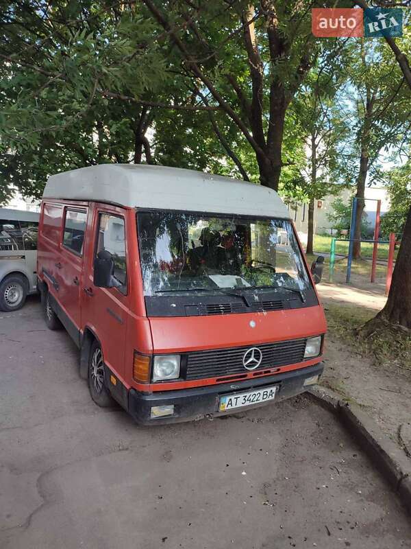 Минивэн Mercedes-Benz MB-Class 1992 в 