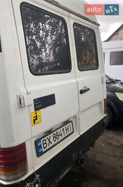 Минивэн Mercedes-Benz MB-Class 1990 в 