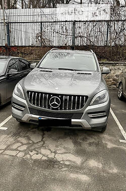 Внедорожник / Кроссовер Mercedes-Benz ML 350 2013 в Киеве