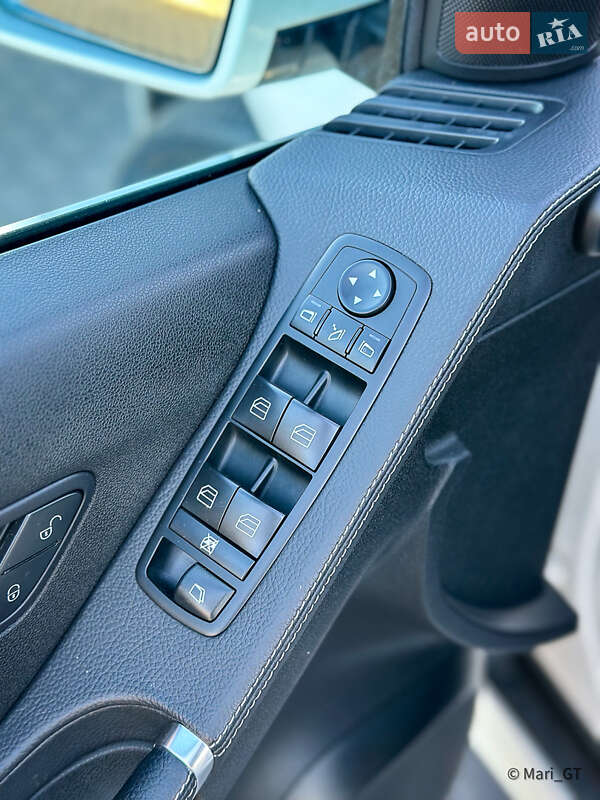 Мінівен Mercedes-Benz R-Class 2012 в Дніпрі