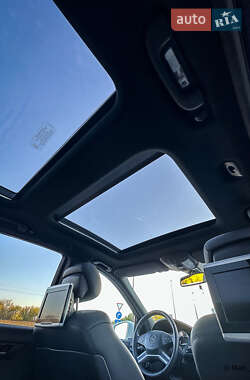 Минивэн Mercedes-Benz R-Class 2012 в 