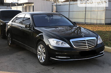 Седан Mercedes-Benz S-Class 2010 в Пирятине