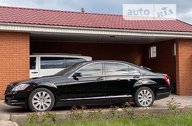 Седан Mercedes-Benz S-Class 2012 в Днепре