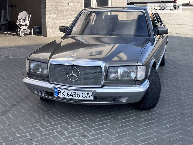 Седан Mercedes-Benz S-Class 1982 в 