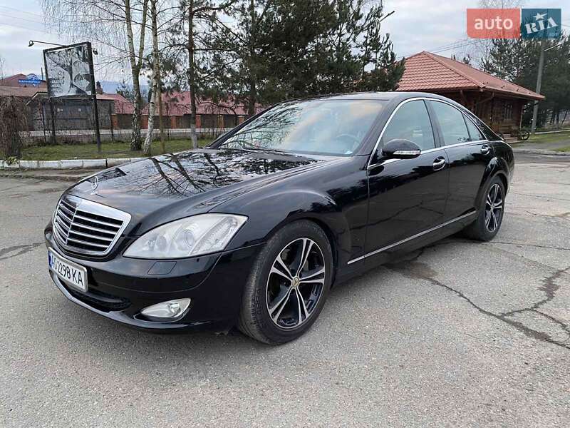 Седан Mercedes-Benz S-Class 2006 в Хусте