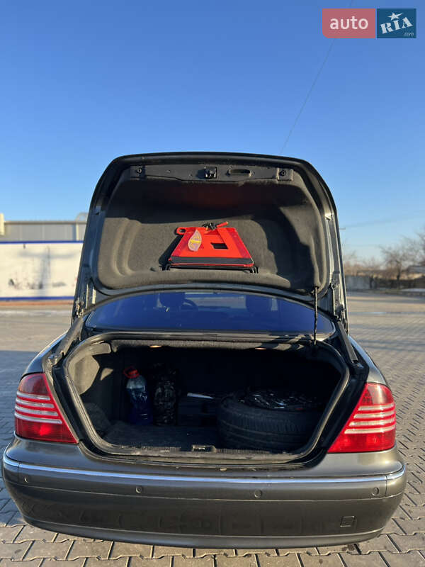 Седан Mercedes-Benz S-Class 2000 в Рени