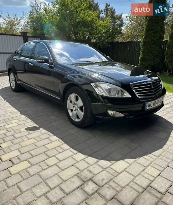 Mercedes-Benz S-Class