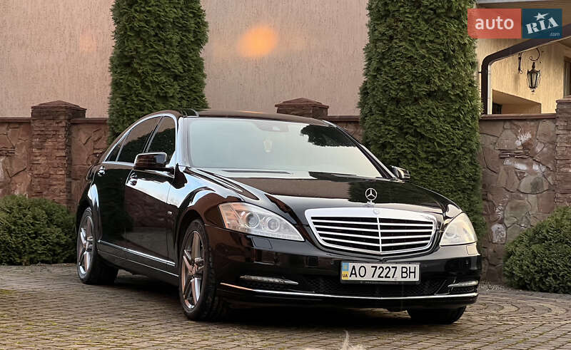 Mercedes-Benz S-Class 2011