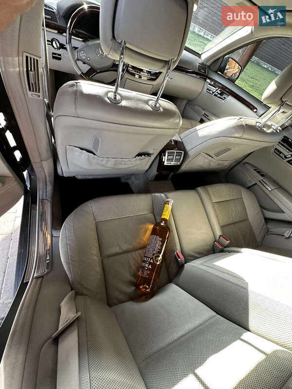 Седан Mercedes-Benz S-Class 2009 в Вижнице
