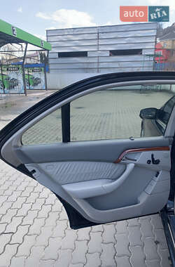 Седан Mercedes-Benz S-Class 2005 в 