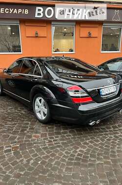 Седан Mercedes-Benz S-Class 2006 в Мукачевому