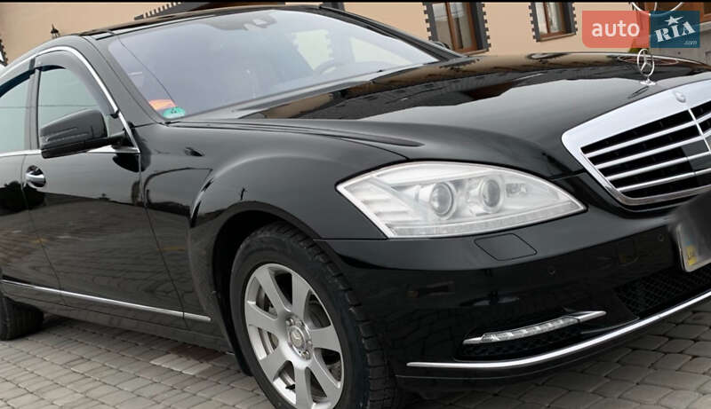 Седан Mercedes-Benz S-Class 2013 в Косове