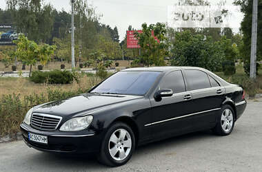 Седан Mercedes-Benz S-Class 2004 в Вараше