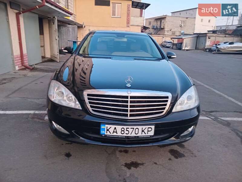 Седан Mercedes-Benz S-Class 2005 в 