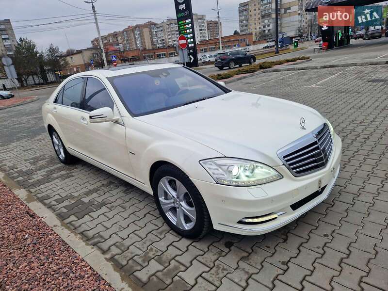 Седан Mercedes-Benz S-Class 2012 в 