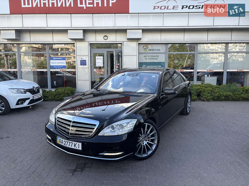 Mercedes-Benz S-Class 2011