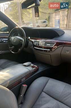 Седан Mercedes-Benz S-Class 2005 в 